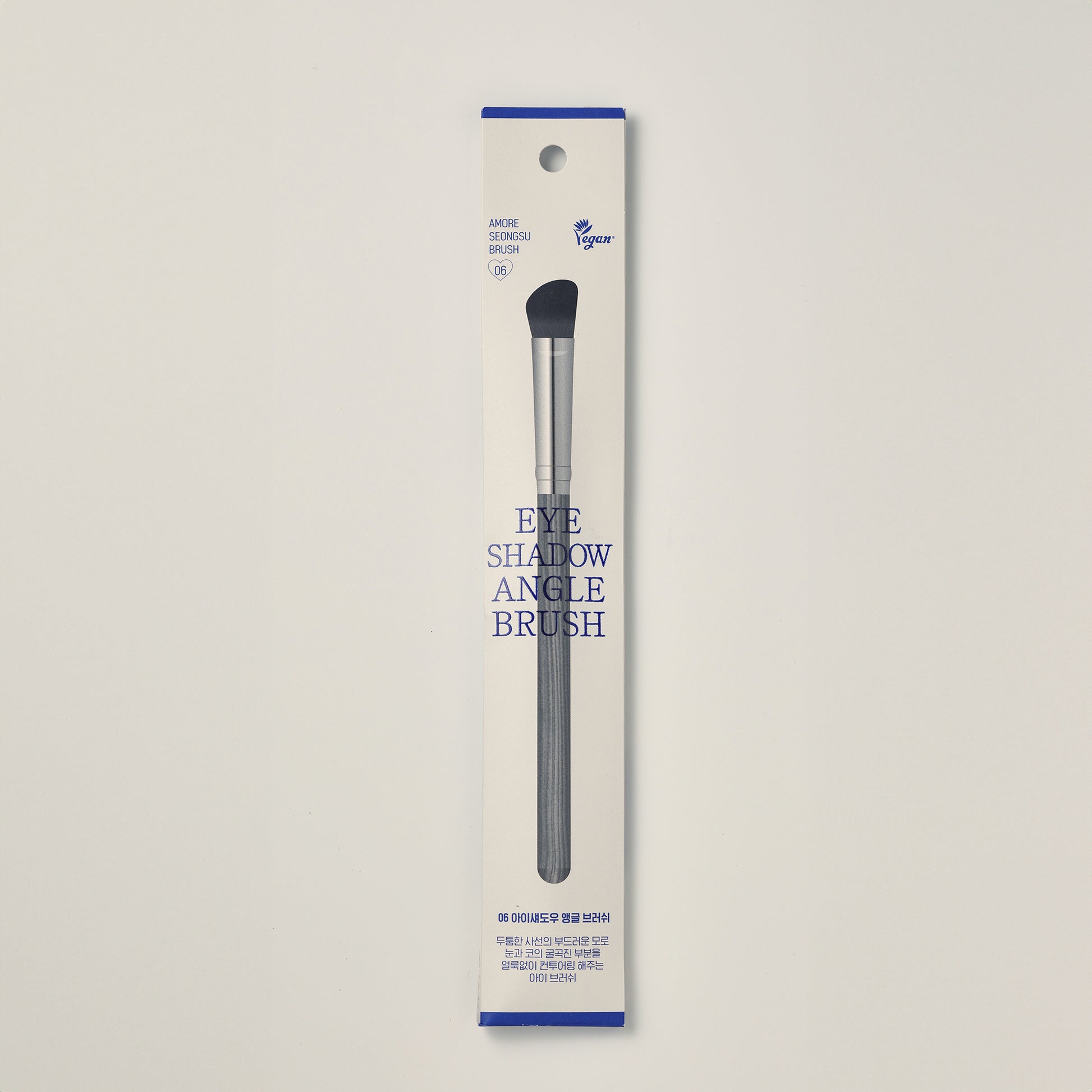 AMORE SEONGSU Brush 06_Eye Shawdow Angle Brush