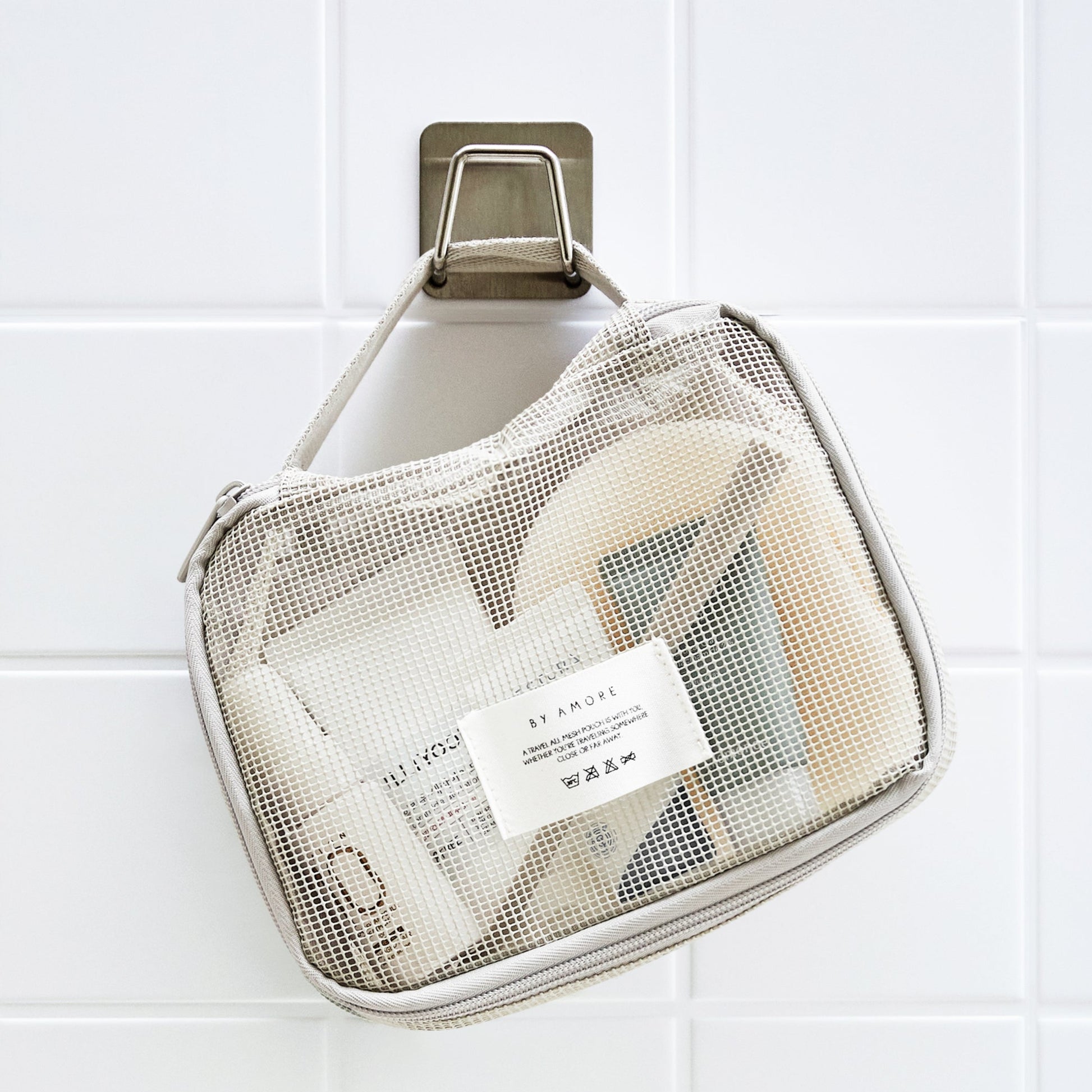 BY AMORE メッシュトラベルポーチ