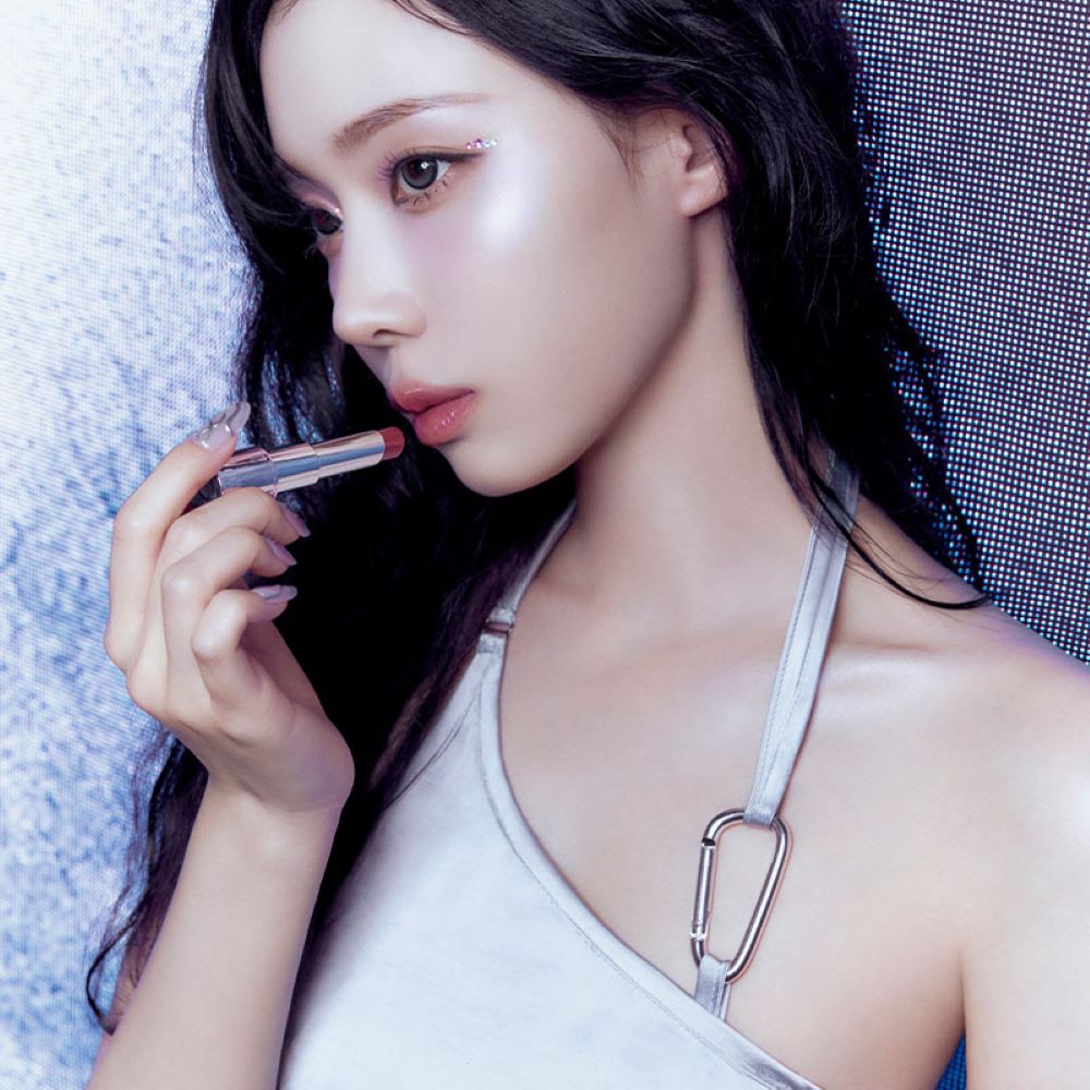 ESPOIR New Galaxy Edition Cushion / Highlither / Lipstick / Lip balm, model applying lipstick in a stylish setting.